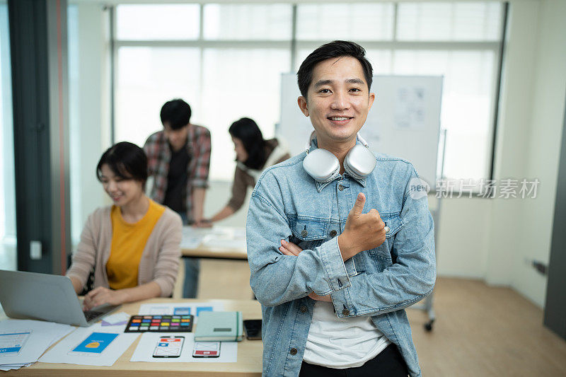 亚洲创意团队编程设计师参与UX UI设计的各个阶段。